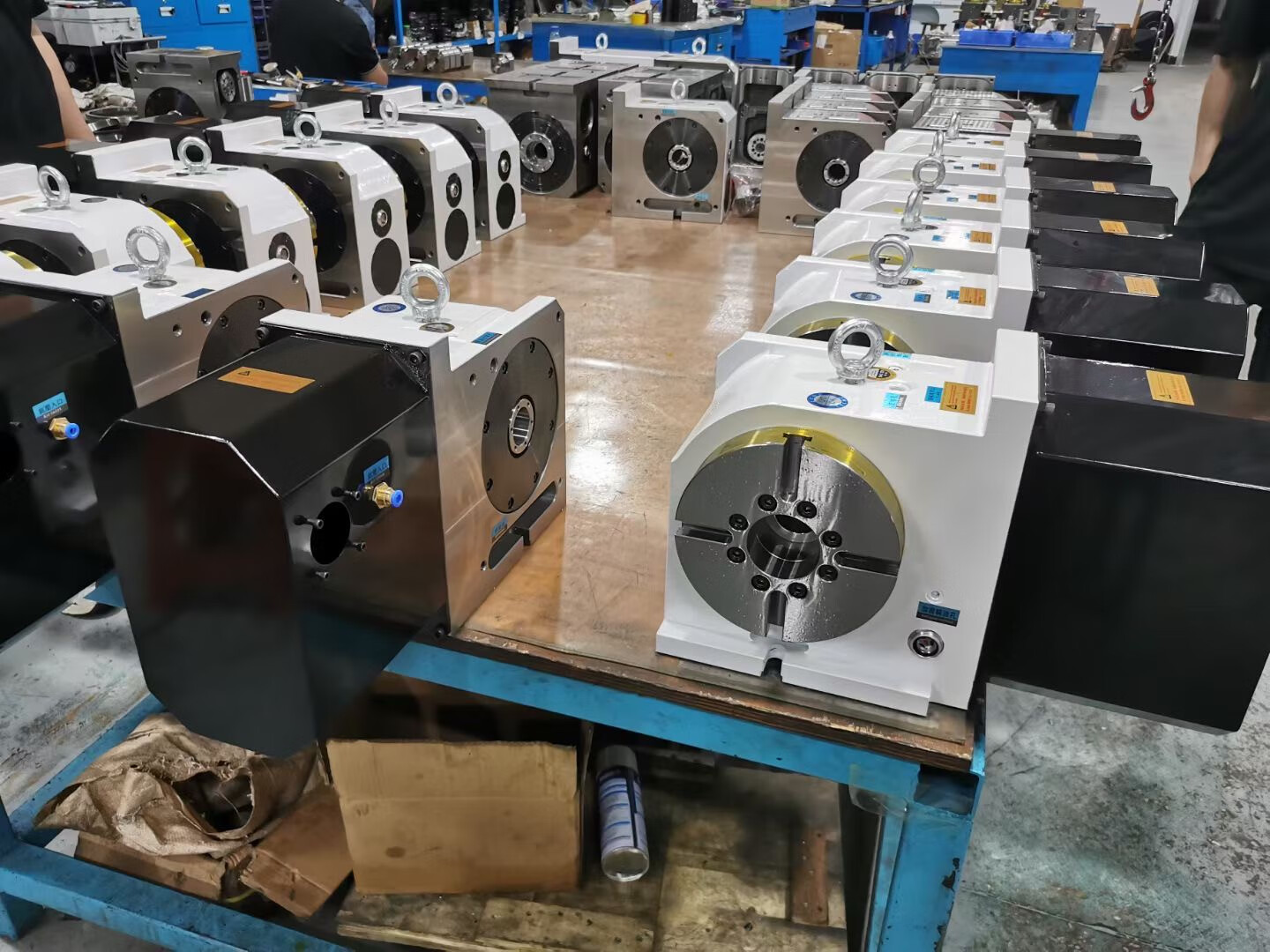 数控分度头滚子凸轮式转台分度盘 提升加工中心四轴加工精度的170型数控回转工作台解析